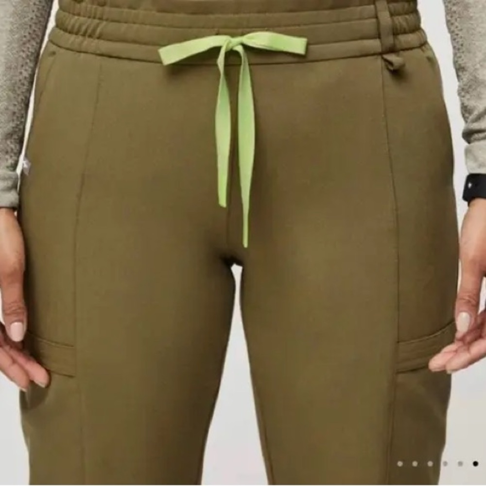 ✨ NWT Figs Lesage Jogger Size M Martini Olive - SOLD OUT Limited Edition - Picture 2 of 9